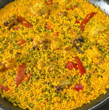 Paella de magra con costilleja